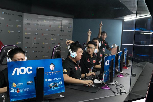 战略调整和 战略调整和